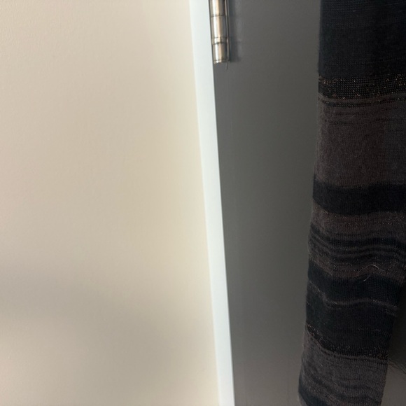 Theory GUC Brown/Black fitted scoop neck sweater. - Picture 10 of 11